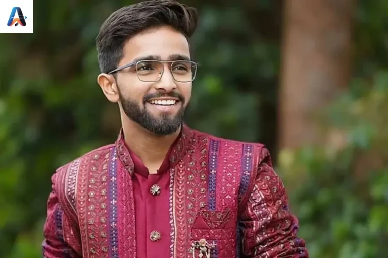 Sachin Chandwade smiling on Jamtara 2 set