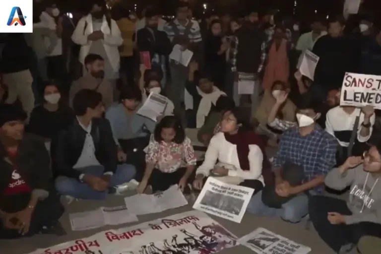 Protesters at India Gate holding placards “clean air” against smoggy skyline of Delhi.